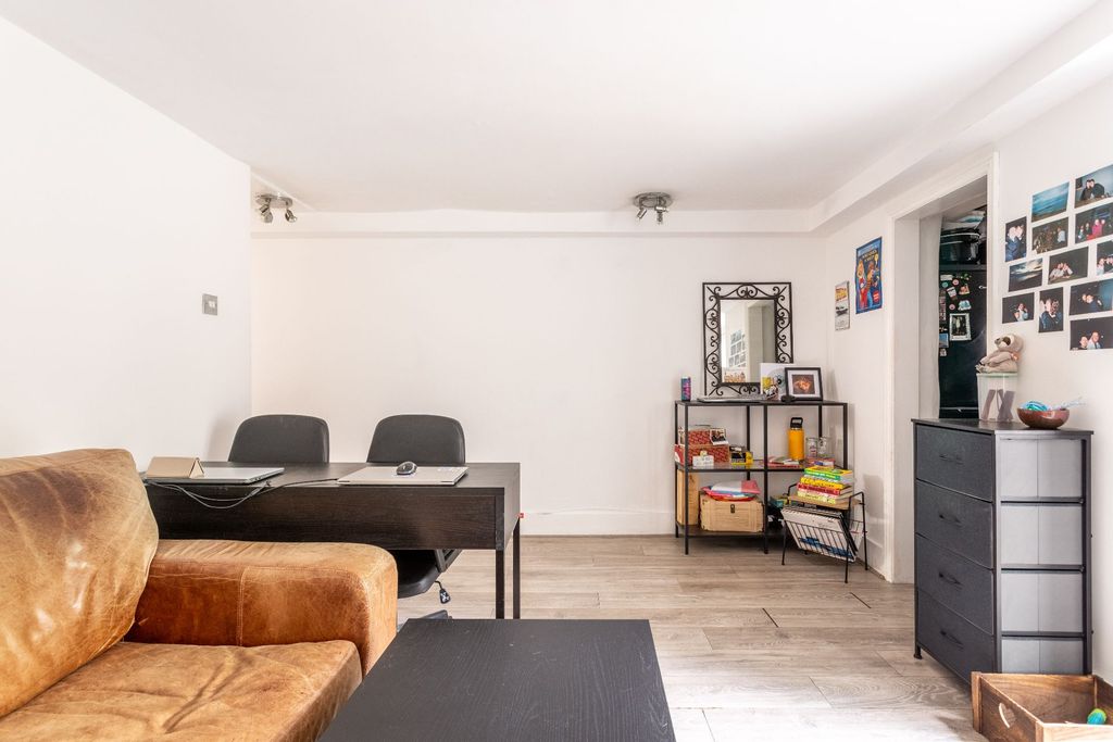 Property photo 3 of 12