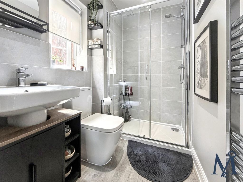 Property photo 3 of 28 En-Suite