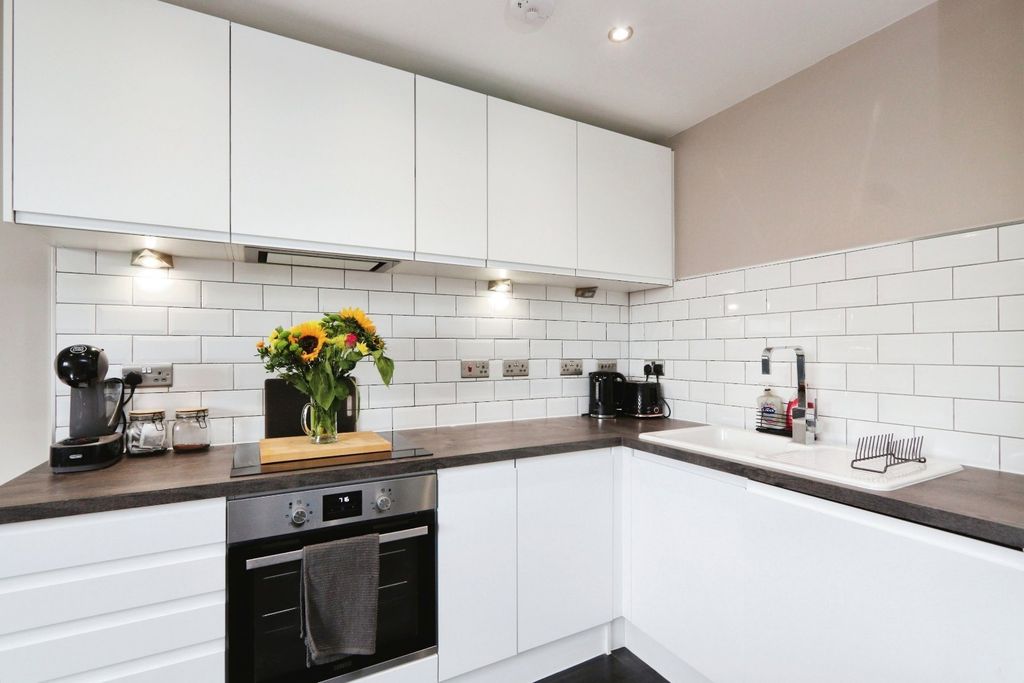 Property photo 2 of 12 Kitchen