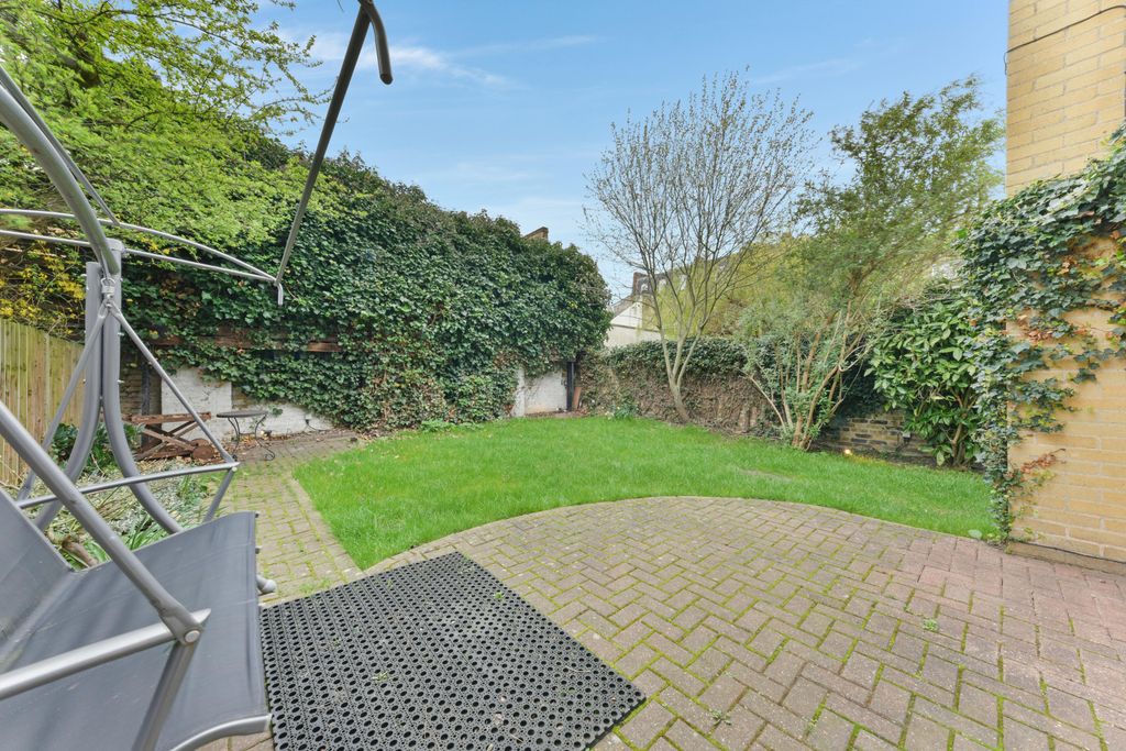 Property photo 3 of 8 Garden