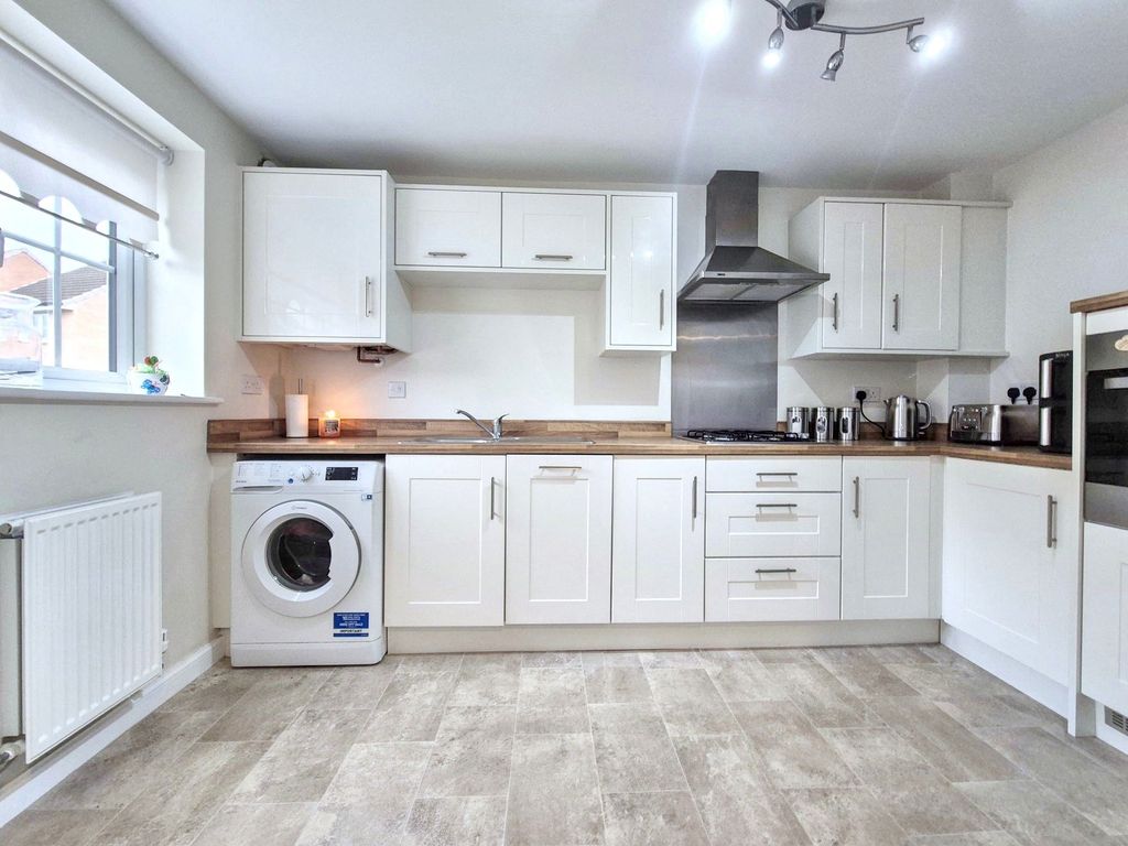 Property photo 3 of 28