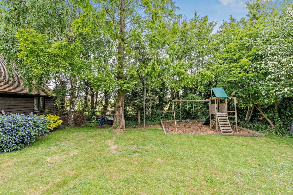 Property photo 2 of 17 Garden