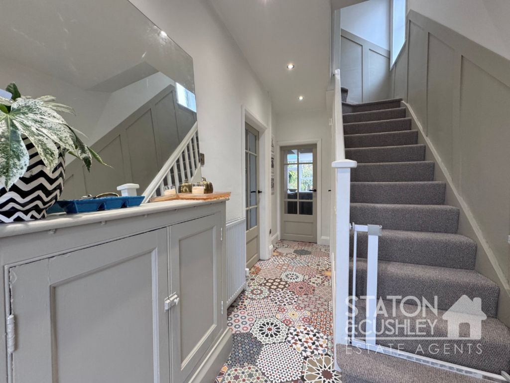 Property photo 2 of 28