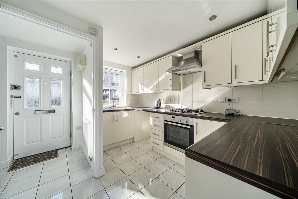 Property photo 2 of 19 Kitchen