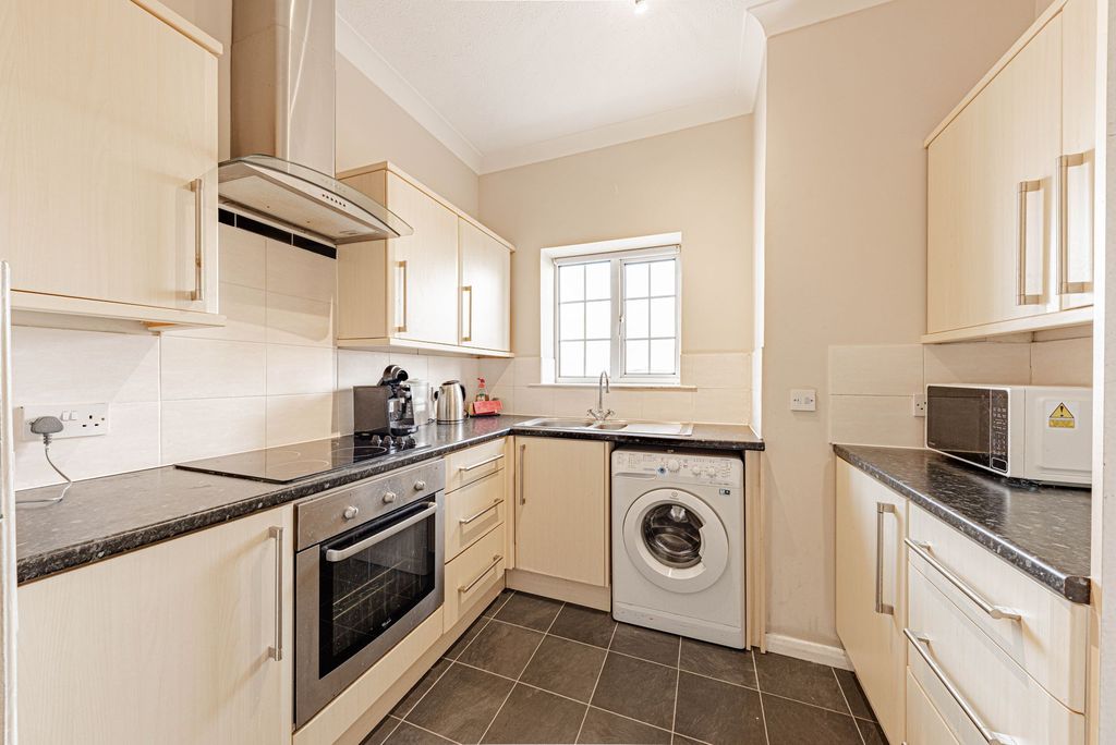 Property photo 3 of 13 Kitchen (1)