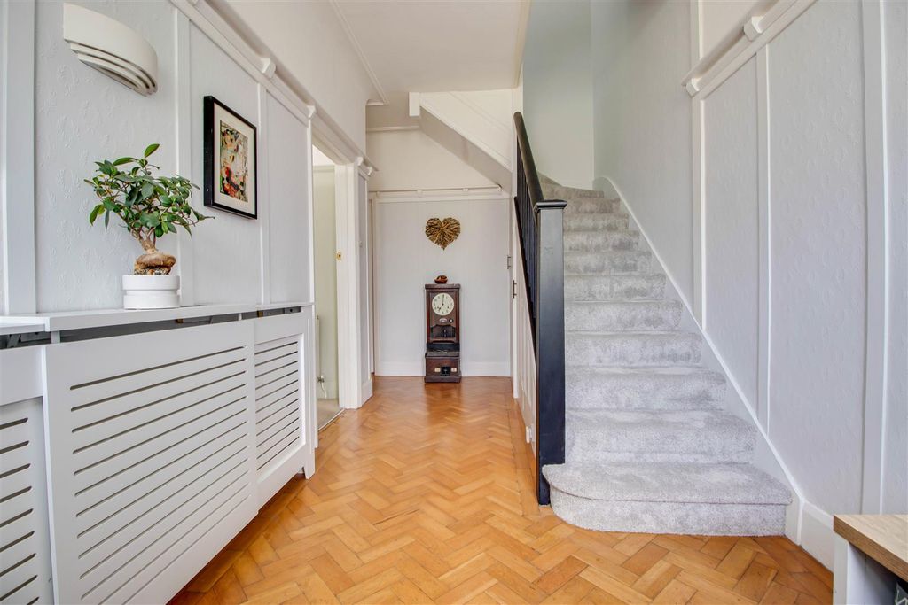 Property photo 2 of 24