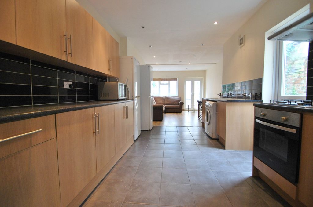 Property photo 1 of 14 Photo 13