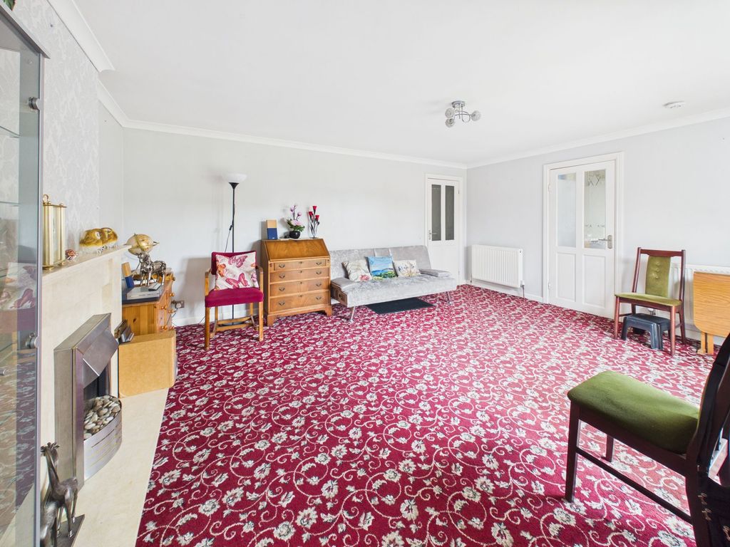 Property photo 3 of 13 Lounge/Dining Room