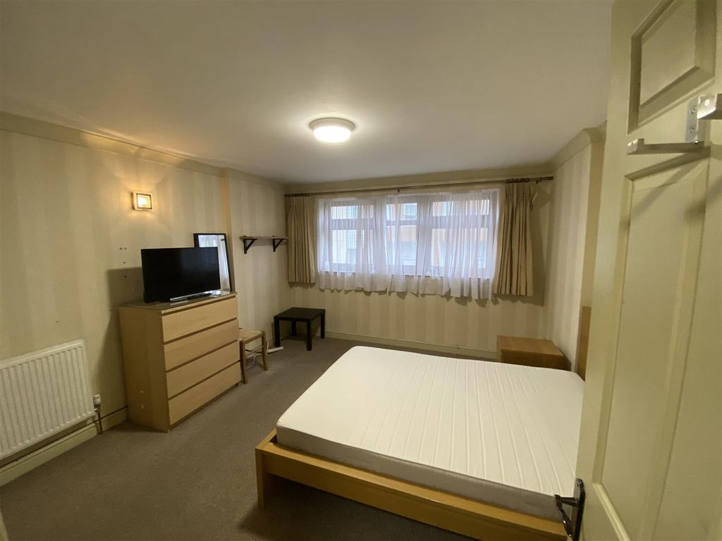 Property photo 3 of 6 Room 1 64 Pic 4.Jpg