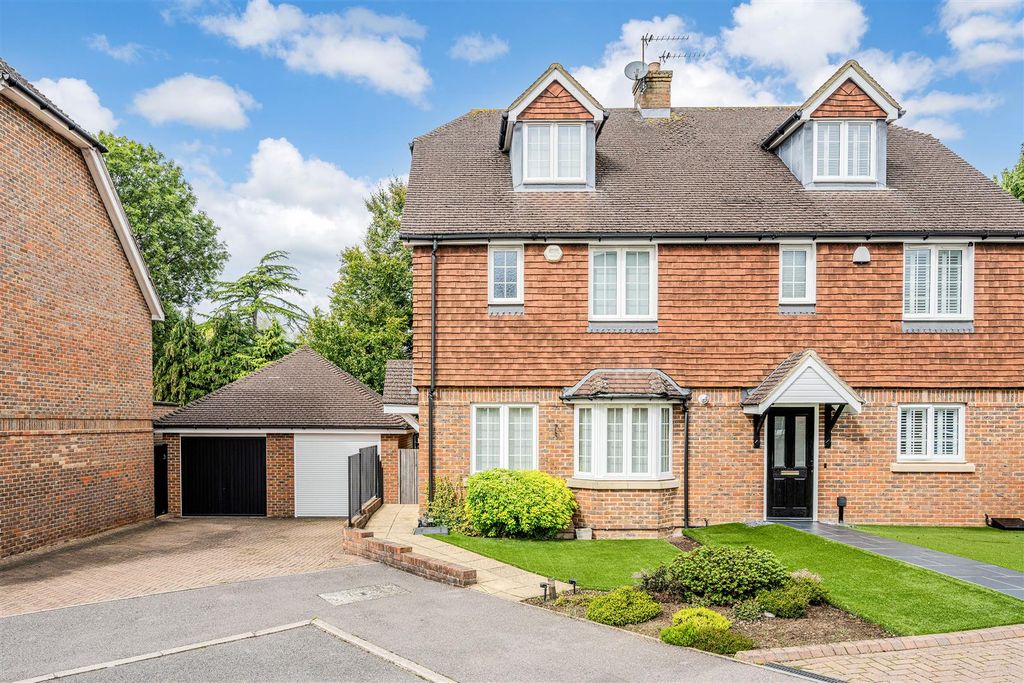 Property photo 1 of 16 Rowan Close, 11 (4).Jpg