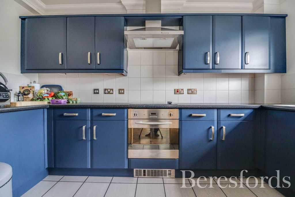 2 bed flat for saleCressing Road, Braintree CM7 photo 4