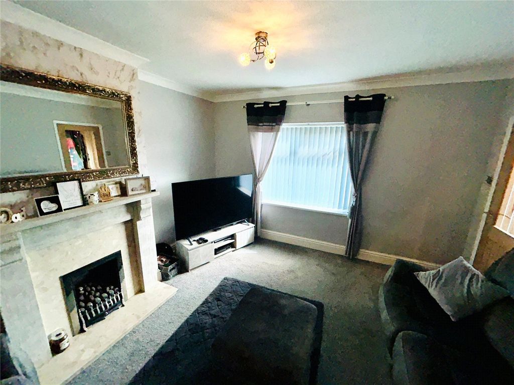 Property photo 3 of 21 Living Room