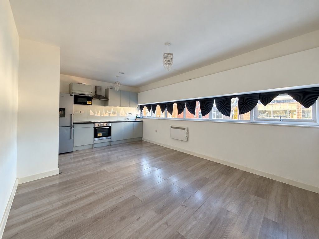 Property photo 3 of 13 Lounge Kitchen