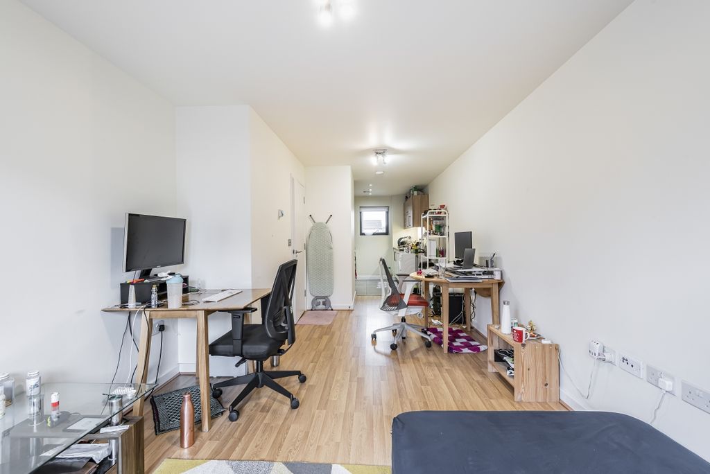 Property photo 2 of 7 652304 (2)