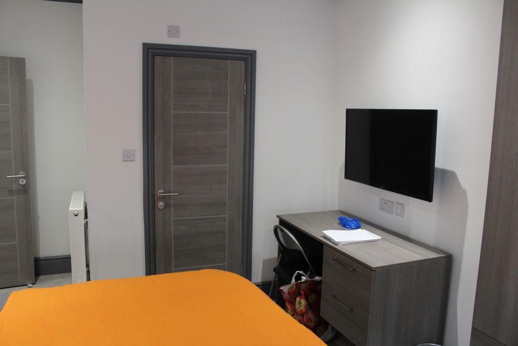 Property photo 3 of 12 Room 1 - Double Ensuite