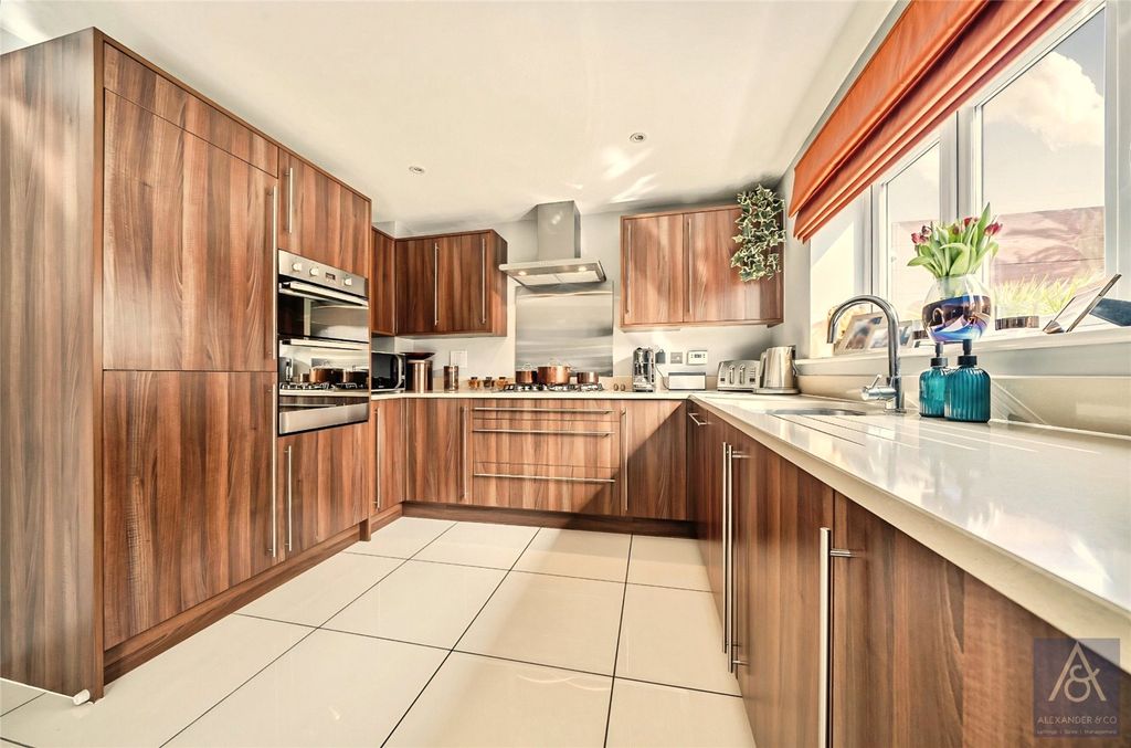 Property photo 2 of 26 Picture No. 70