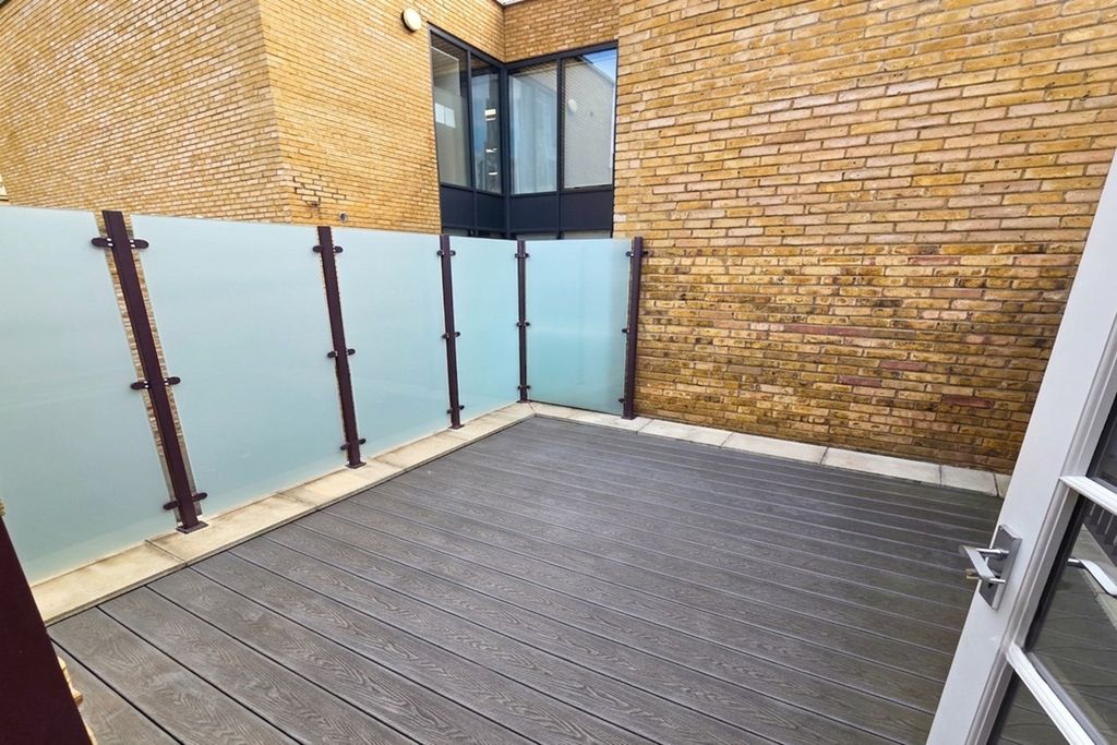 Property photo 2 of 11 Terrace