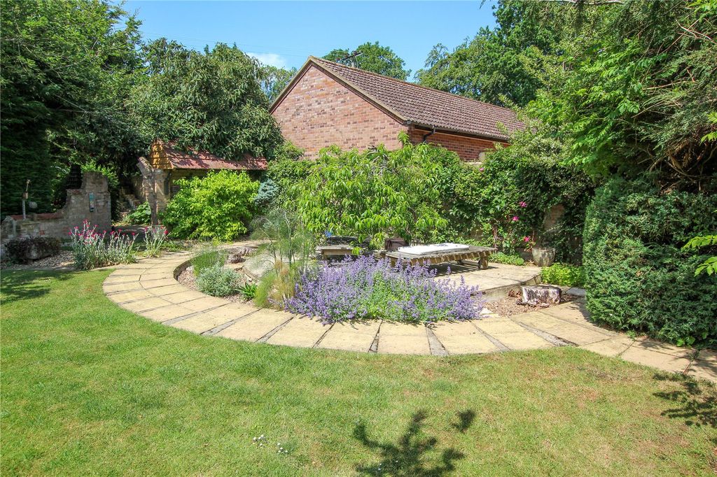 Property photo 2 of 31