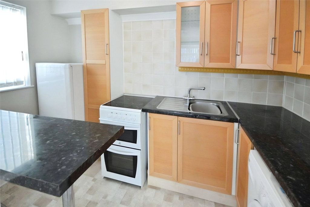 Property photo 3 of 7 Kitchen