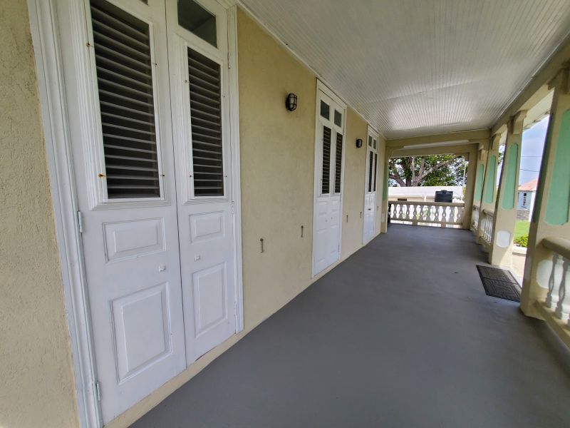 Property photo 2 of 27