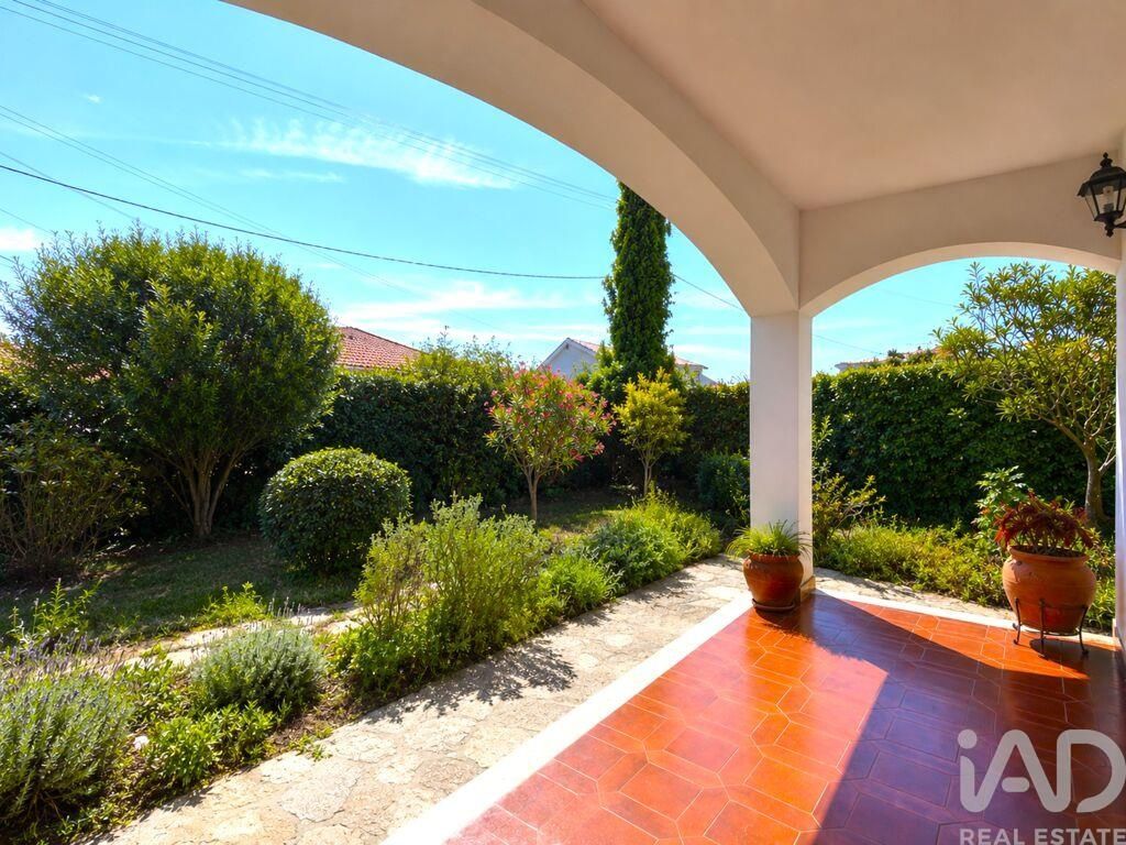 Property photo 2 of 36