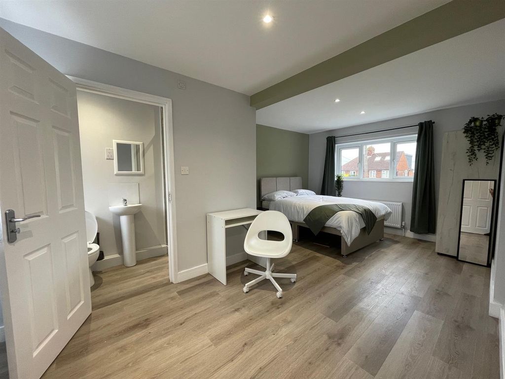 Property photo 1 of 4 Room 4 Buckingham Road.Jpg