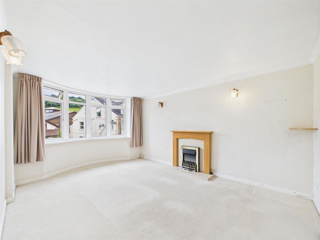 Property photo 3 of 17 Cam02742G0-Pr0036-Still001.Jpg