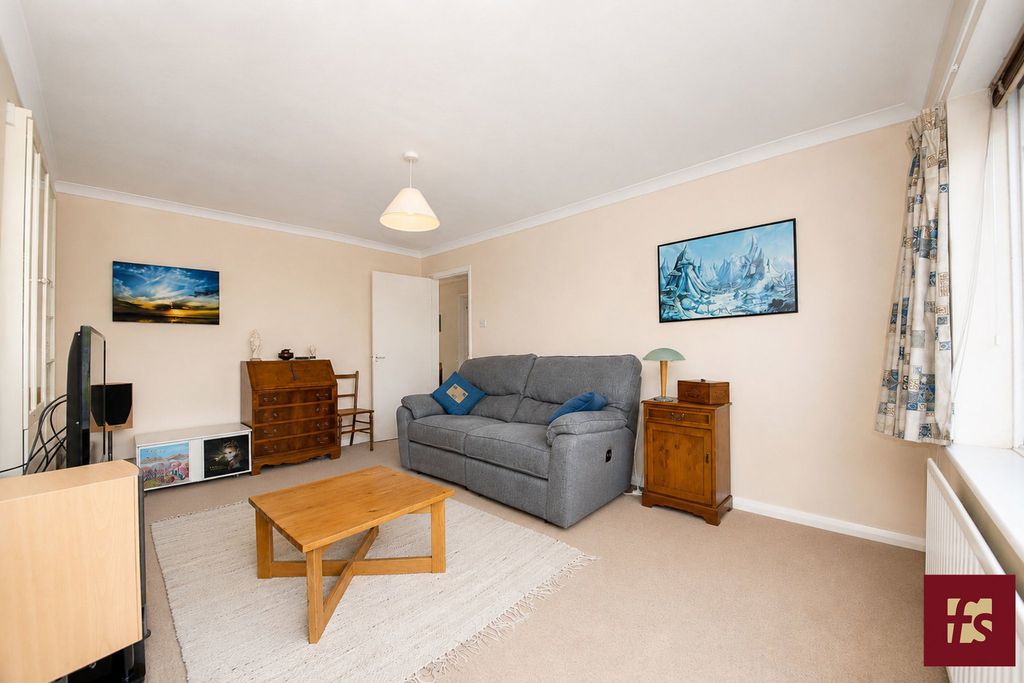 Property photo 3 of 11