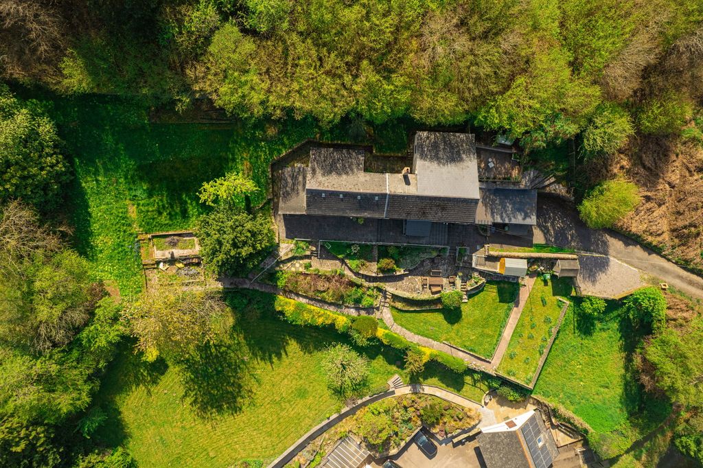 Property photo 2 of 31