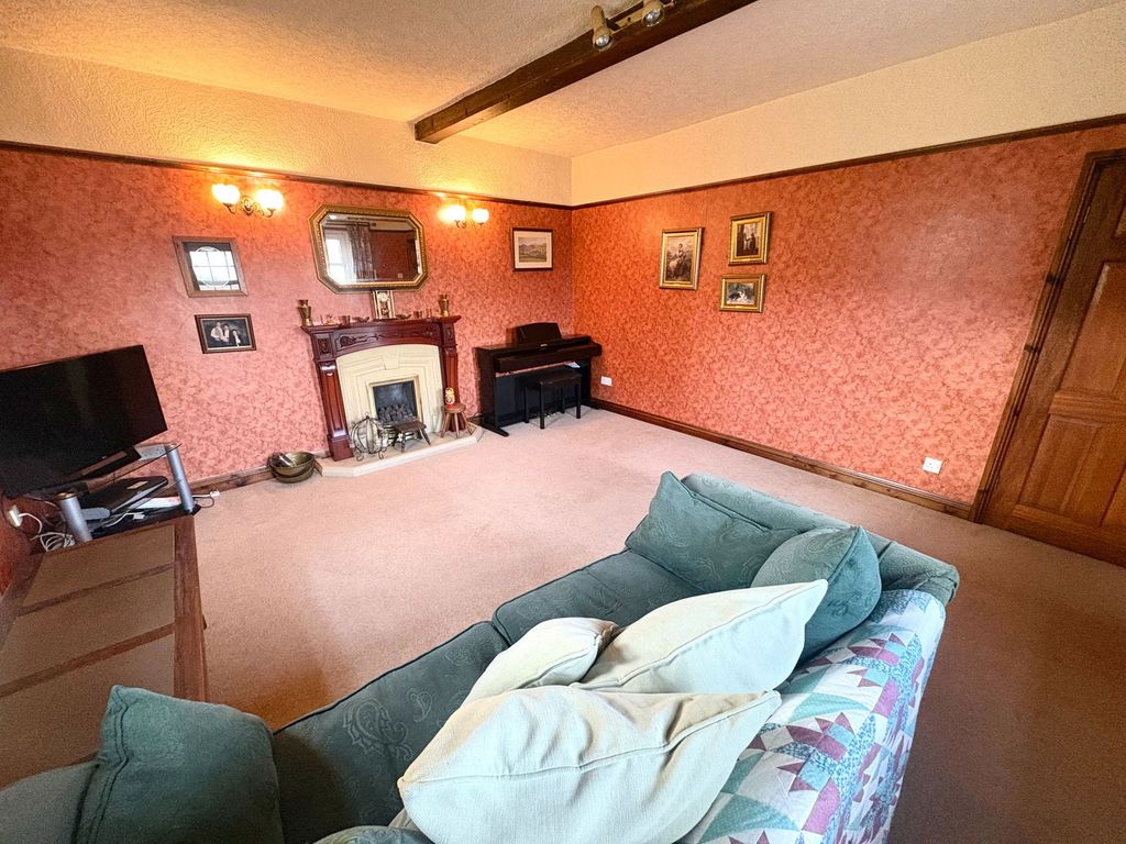 Property photo 3 of 28