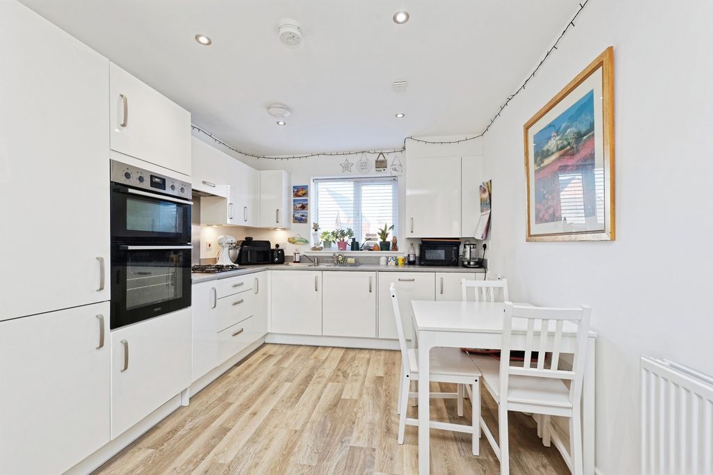 Property photo 3 of 17 Photo