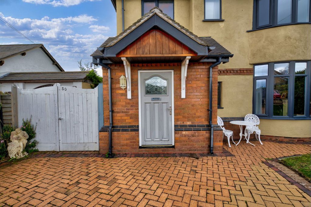 Property photo 2 of 32