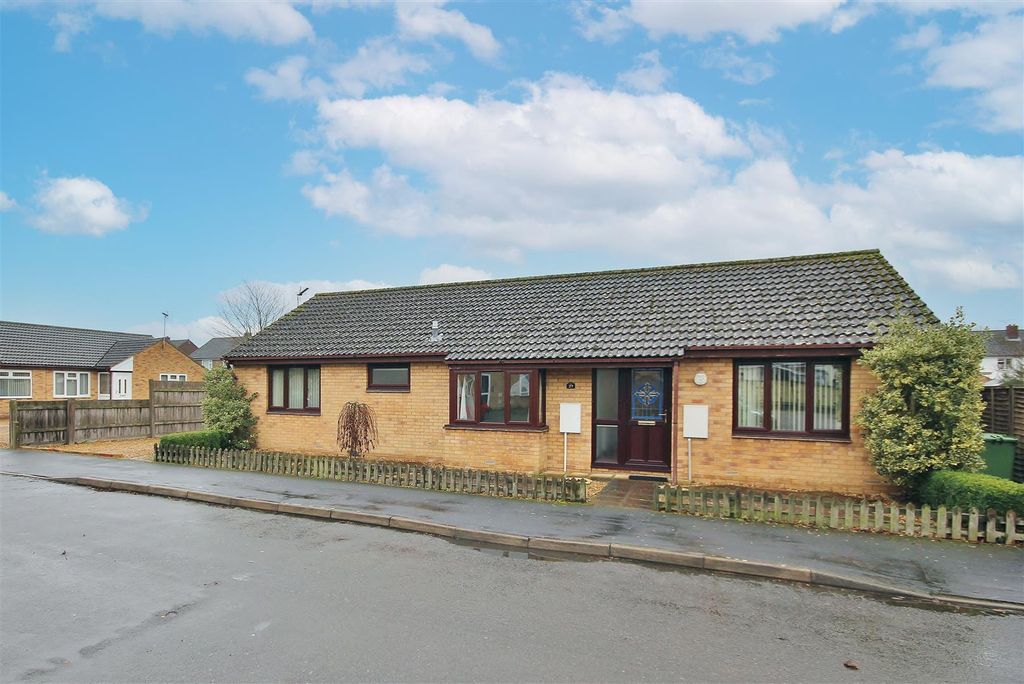 Property photo 1 of 8 27 W.Jpg