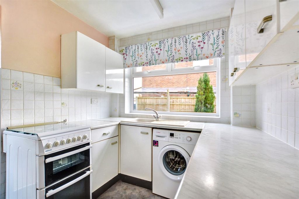 Property photo 3 of 17 Kitchen