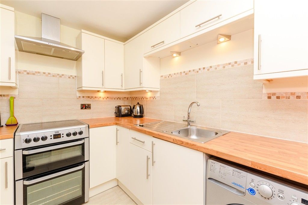 Property photo 1 of 11 Kitchen