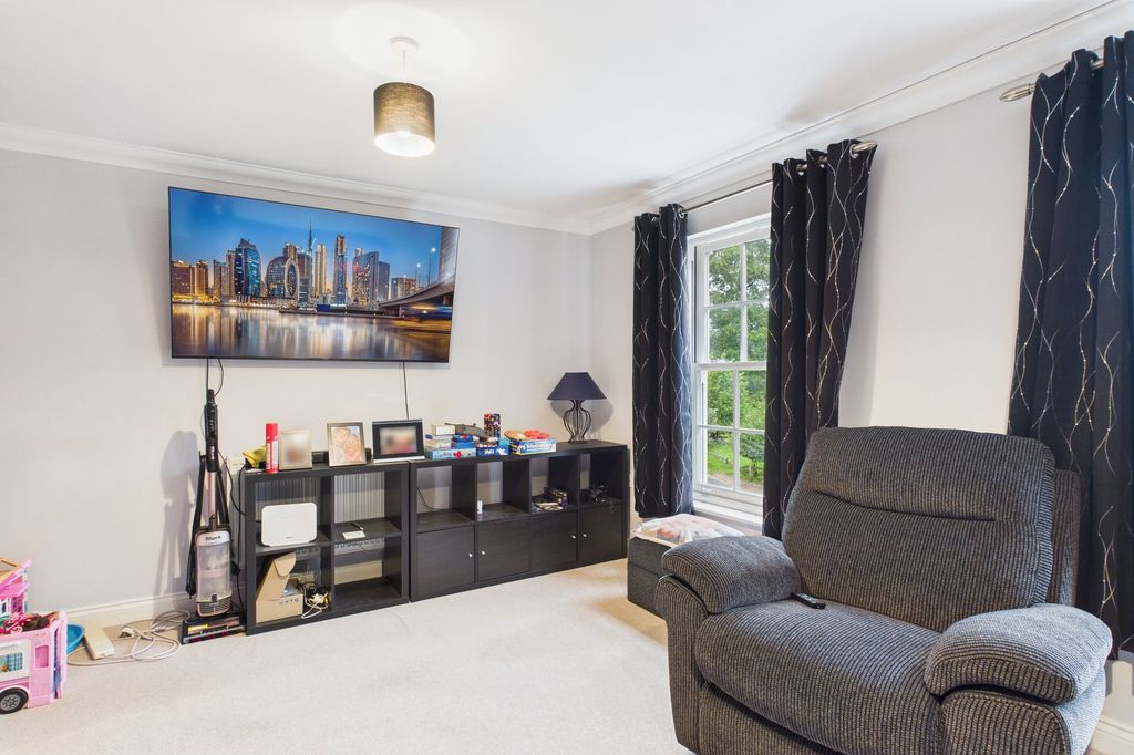 Property photo 3 of 11