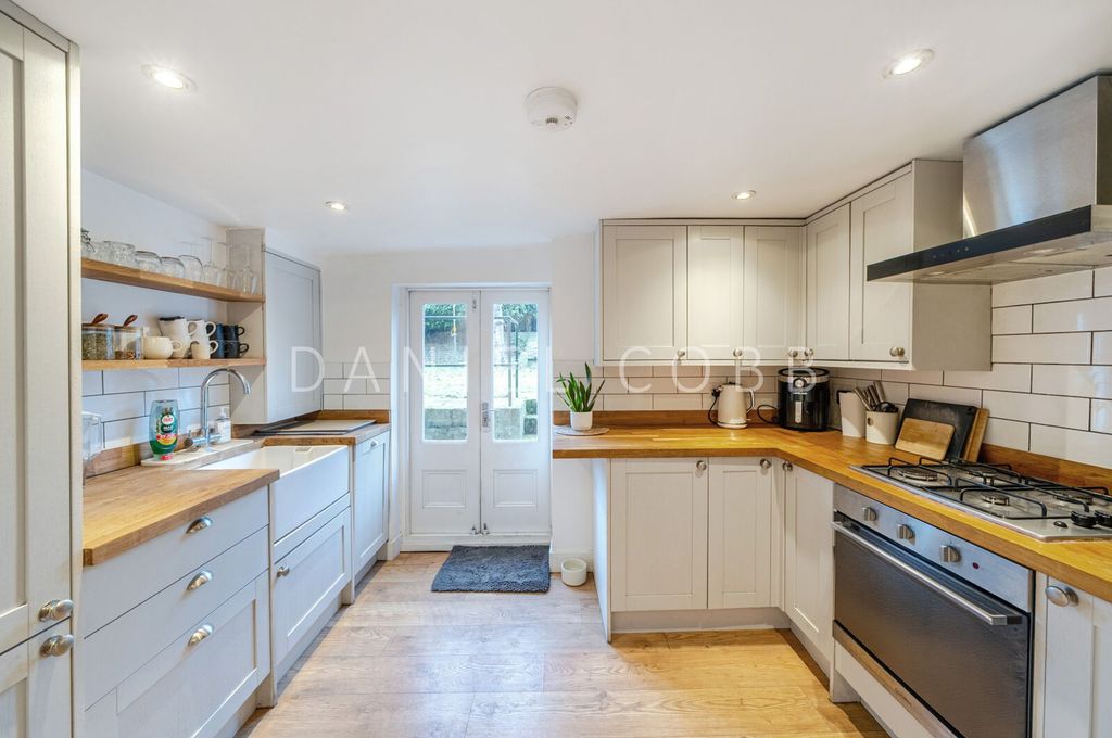 Property photo 2 of 17