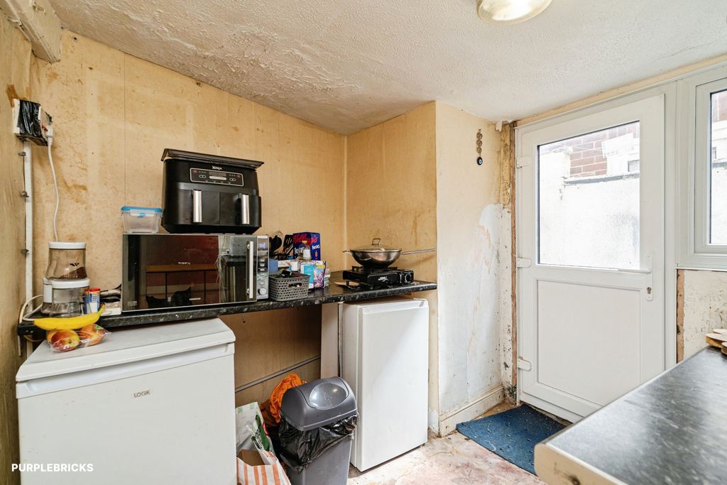 Property photo 2 of 15 Annex Kitchen