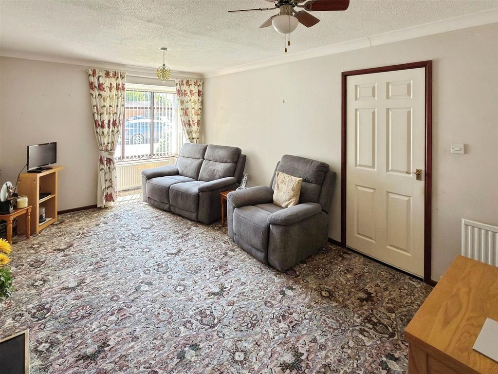 Property photo 3 of 15 Smiths Walk (3).Jpg