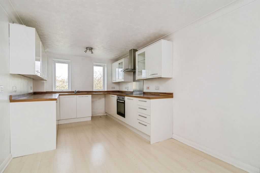 Property photo 3 of 16