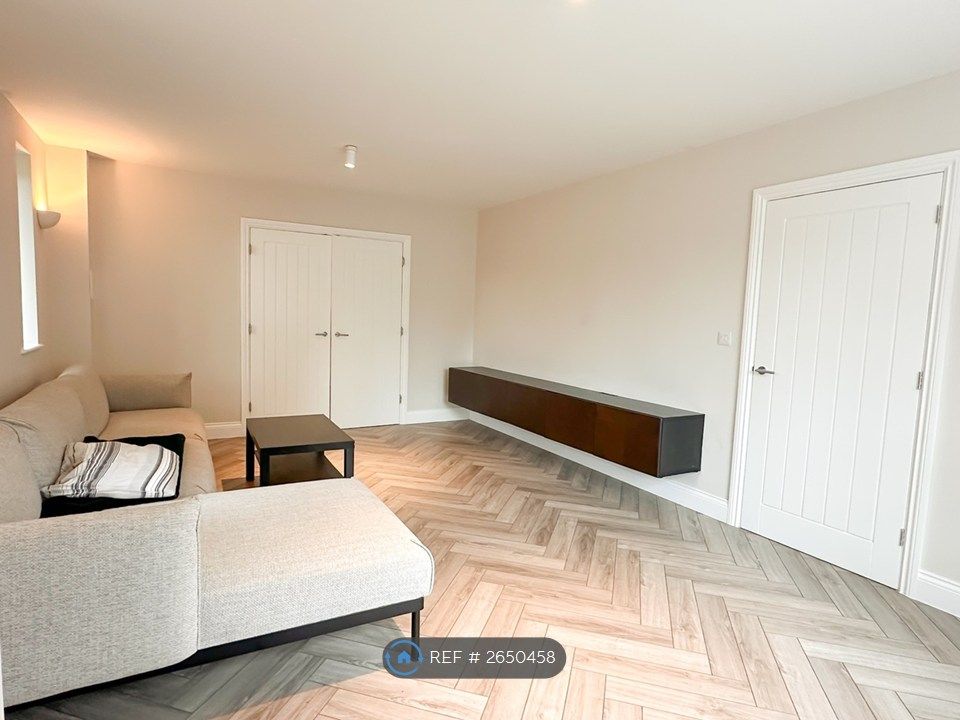 Property photo 3 of 28