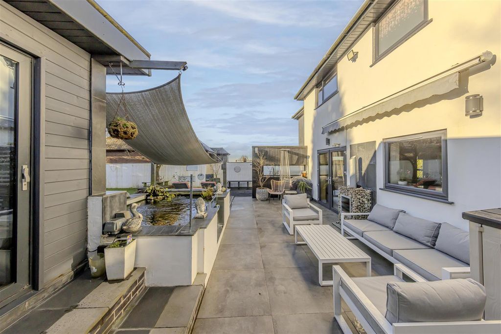 Property photo 3 of 64 Outside