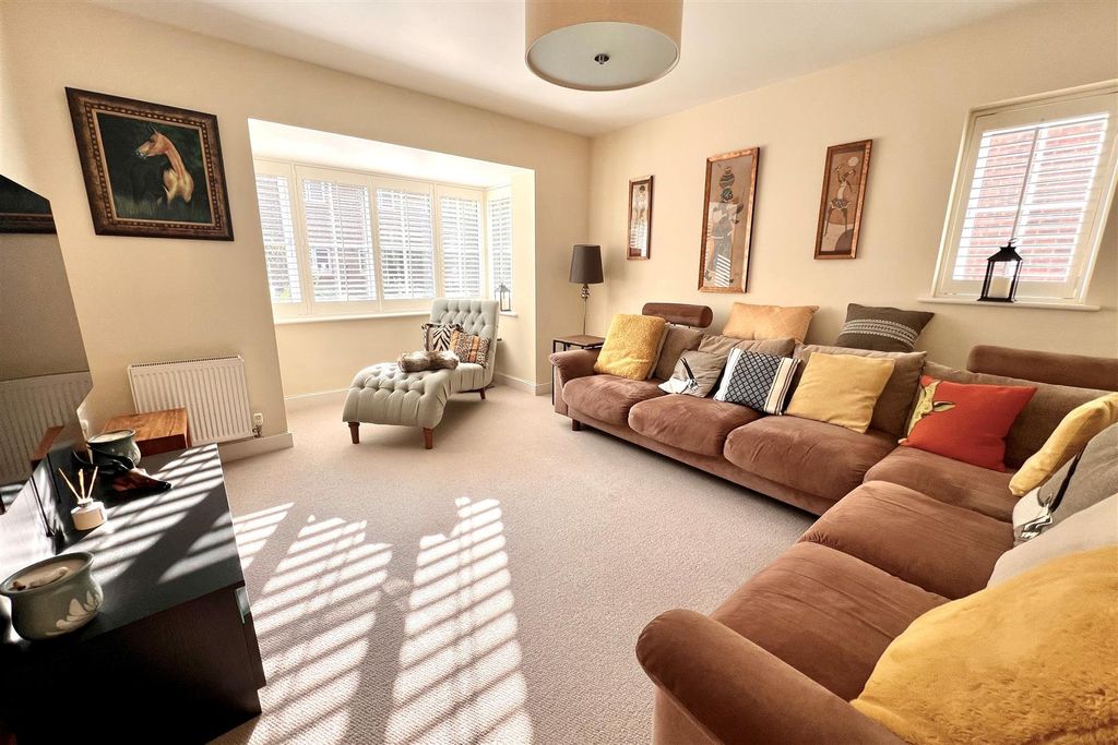 Property photo 3 of 21 Living Room.Jpg