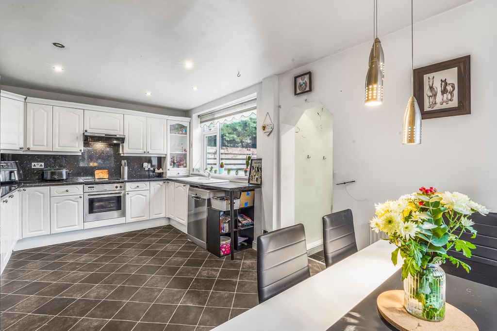 Property photo 3 of 10 Kitchen-Diner