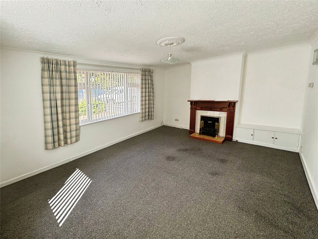 Property photo 2 of 11 Living Room