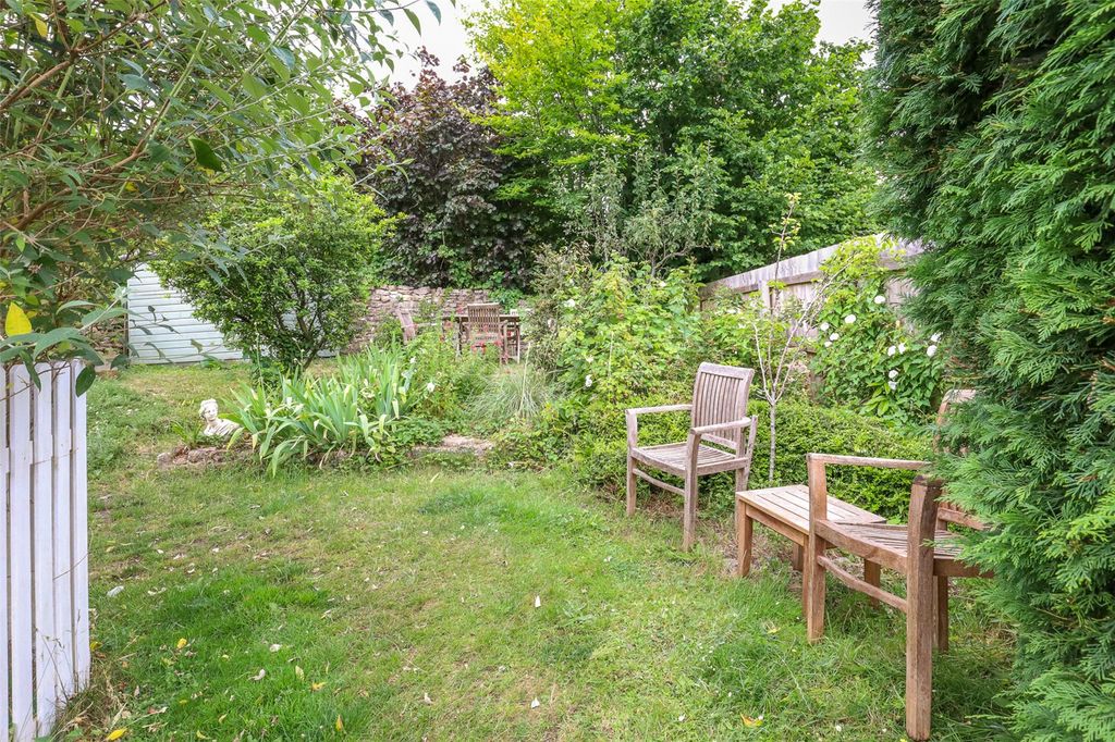 Property photo 3 of 18 Garden