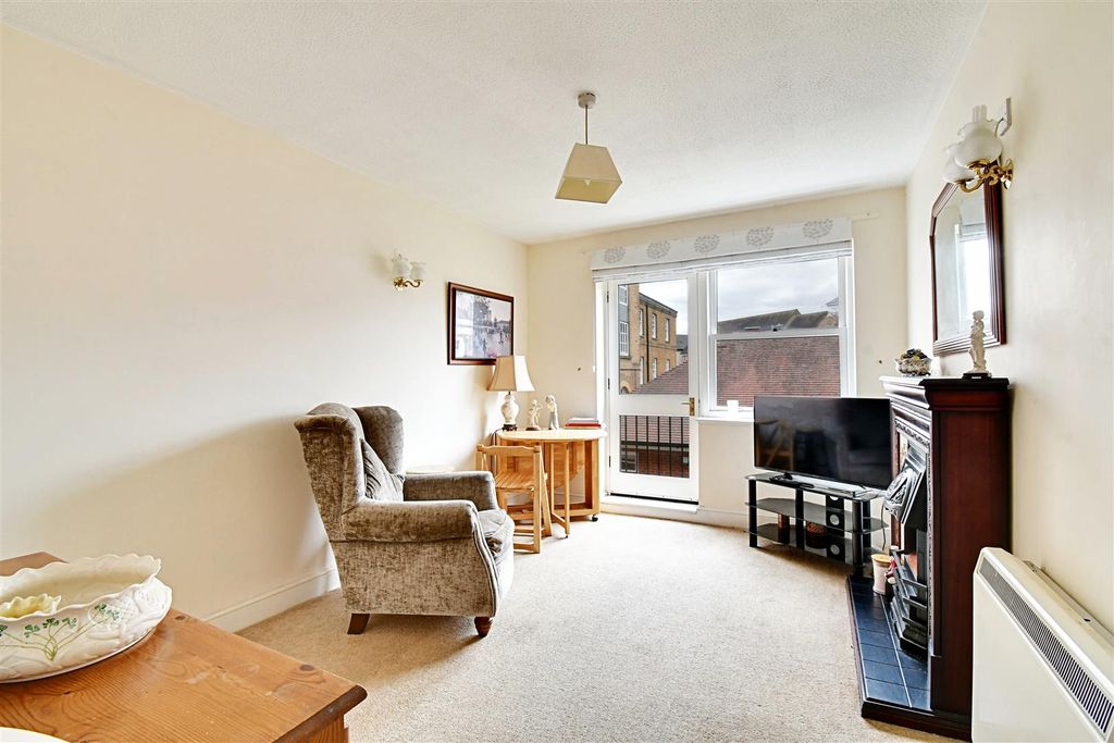 Property photo 2 of 20 Lounge 1.Jpg