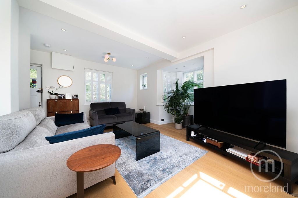Property photo 2 of 15 5235024