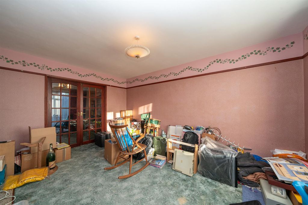 Property photo 3 of 14 78-Great-Elms-Road-7366.Jpg