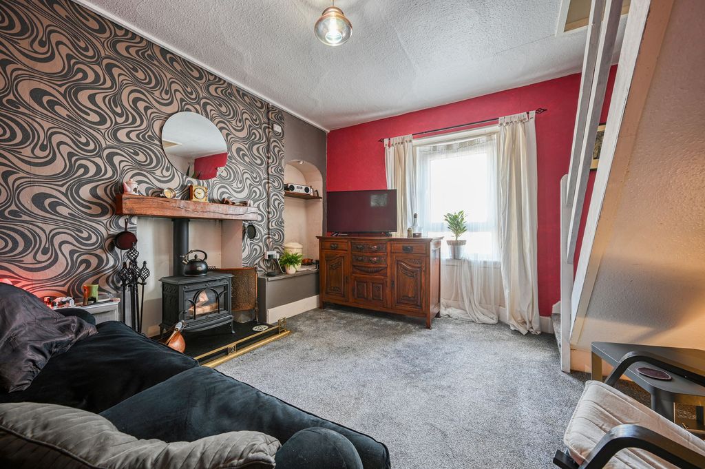 Property photo 3 of 19